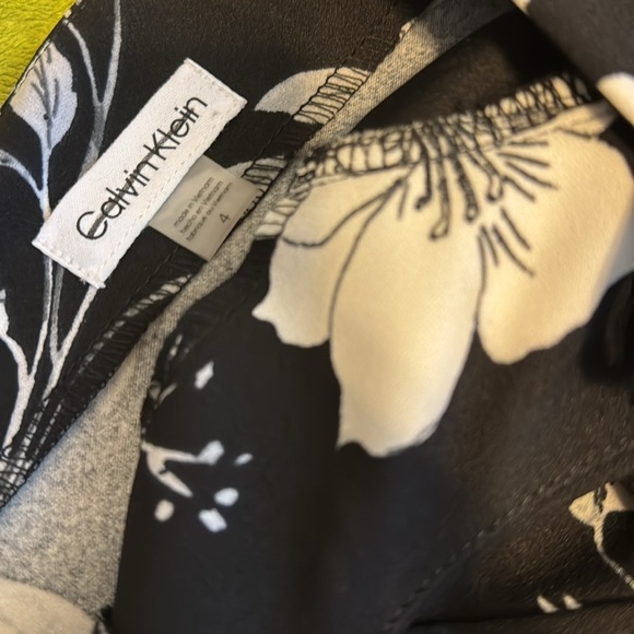 Calvin Klein Floral Dress Bell Cuff Sheath Bateau Neck Black White Flower Sz 4 - Picture 4 of 8